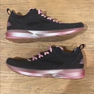 Brooks size 9 running shoes